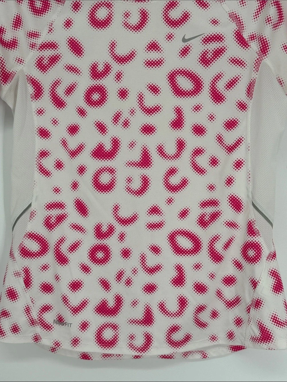 Nike Fit Dry Women’s Athletic Shirt White Pink Cheetah Print Size Medium (8-10)